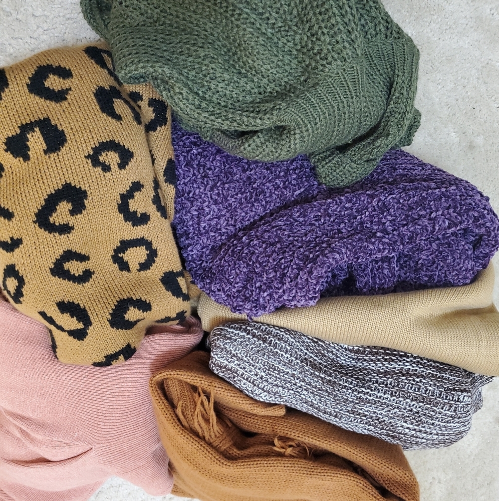 Sweaters - Picture 9 of 9